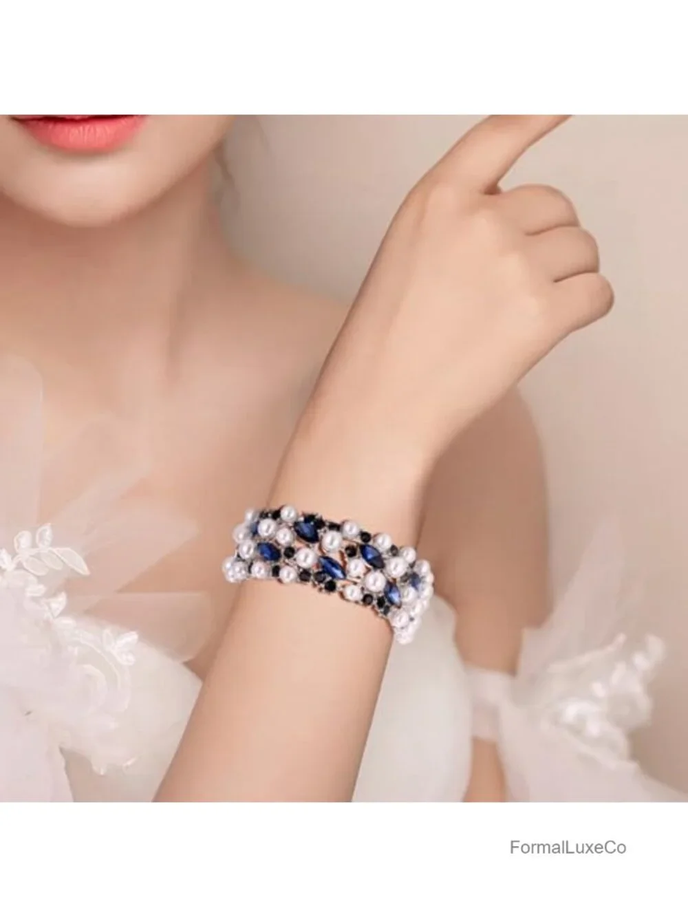 Vintage Inspired Leaf Stretch Bracelet with Simulated Pearls and Crystals